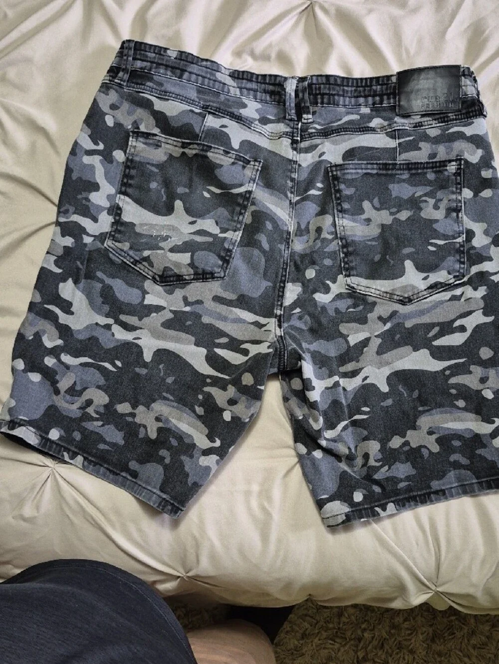 Men's Gray Camo Cargo Shorts with Utility Pockets - Picture 3 of 9